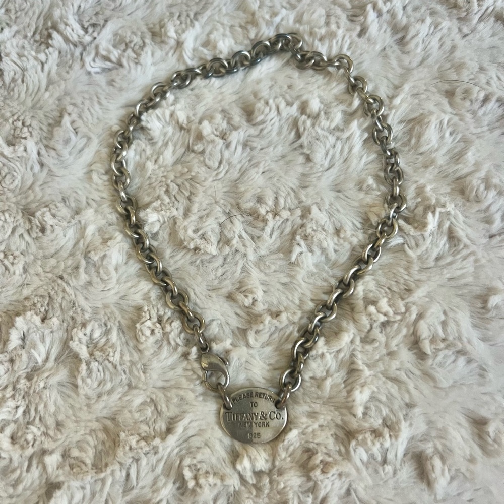 Tiffany’s oval tag collar necklace